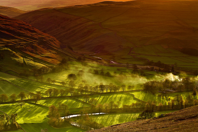 Обои картинки фото природа, пейзажи, деревья, река, дом, долина, горы, поля