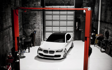 Картинка автомобили bmw подъемник бмв ворота гараж оборудование белый