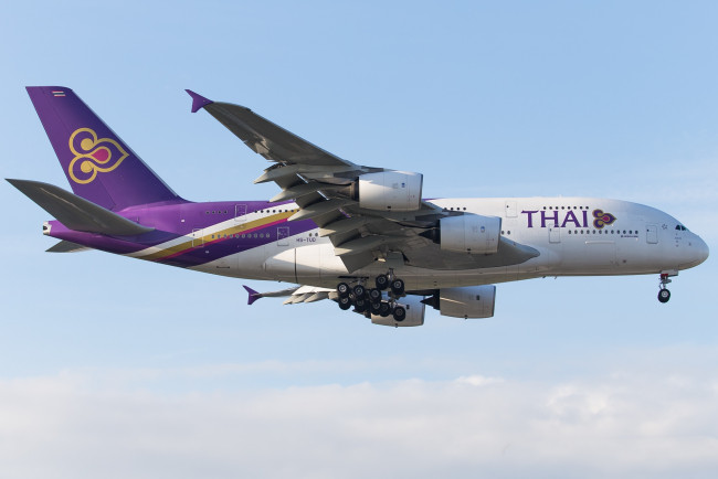 Обои картинки фото airbus a380, авиация, пассажирские самолёты, авиалайнер