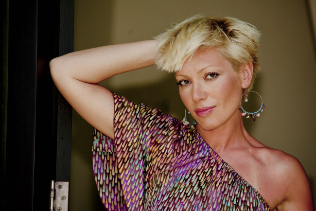 Обои картинки фото девушки, -unsort , блондинки,  светловолосые, туника, блондинка, аврора