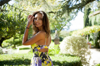 Картинка madalina+diana+ghenea девушки madalina diana ghenea шатенка актриса причёска девушка модель красотка красавица флирт стройная фигура сексуальная секси поза взгляд макияж