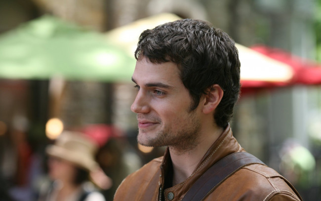 Обои картинки фото мужчины, henry cavill, кожаная, куртка, улыбка