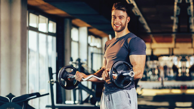 Обои картинки фото спорт, body building, мужчина, спoртзал, штанга, изогнутый, гриф