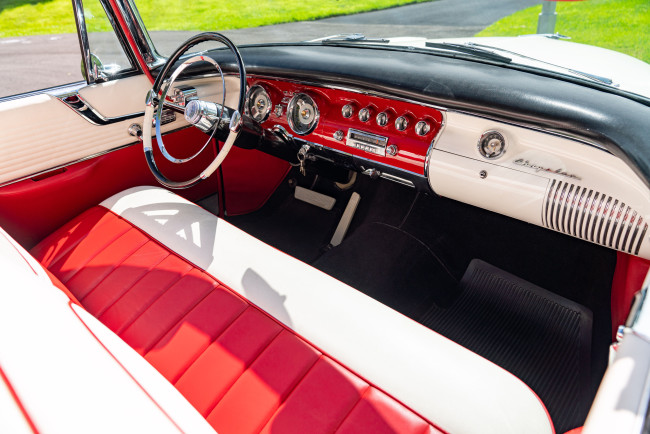 Обои картинки фото автомобили, спидометры, торпедо, chrysler, newyorker