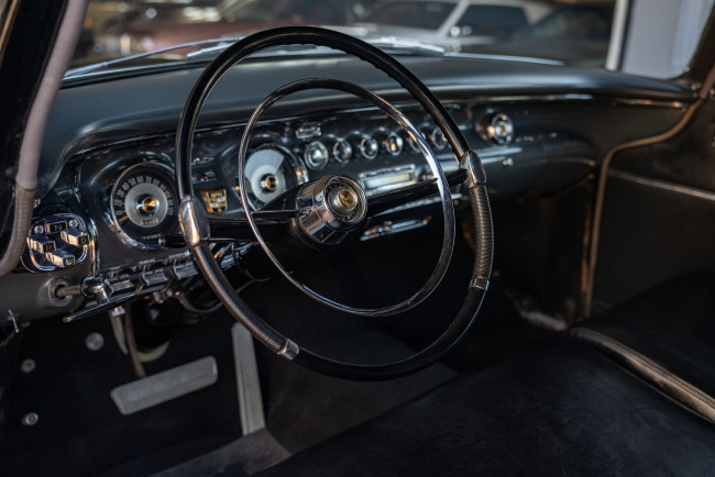 Обои картинки фото автомобили, спидометры, торпедо, crown, imperial