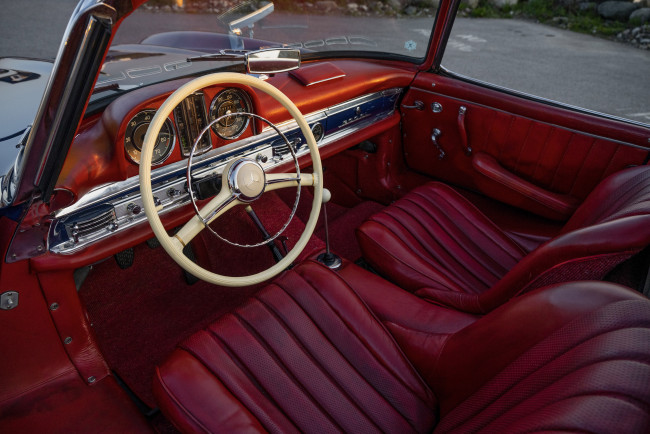 Обои картинки фото автомобили, спидометры, торпедо, mercedes