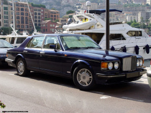 Картинка автомобили выставки уличные фото