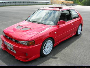 Картинка 323 автомобили выставки уличные фото