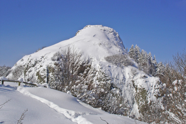 Обои картинки фото природа, зима, забор, вершина, снег