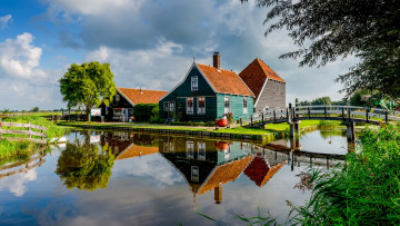 Картинка города -+здания +дома река мостик