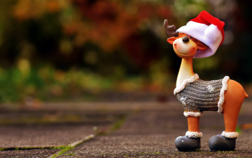 Картинка праздничные фигурки олень колпак