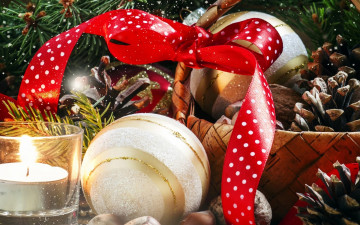 Картинка праздничные шары стакан свеча шишки шарики ёлка орехи бант корзина