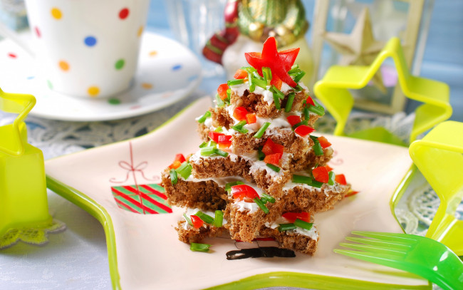 Обои картинки фото праздничные, угощения, новый, год, еда, бутерброды, тарелка, дизайн, елка