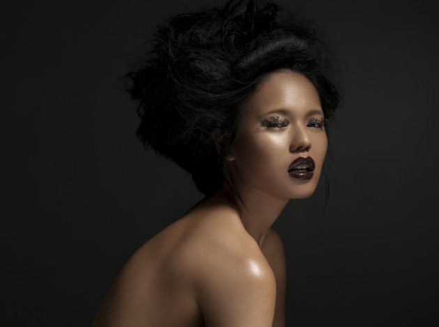 Обои картинки фото девушки, -unsort , лица,  портреты, девушка, причёска, фотомодель, макияж, портрет, ресницы, лицо, взгляд, азиатка, модель