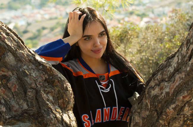 Обои картинки фото venice lei, девушки, venice, lei, брюнетка, модель, девушка, красотка, макияж, поза, хорватия, playboy, стройная