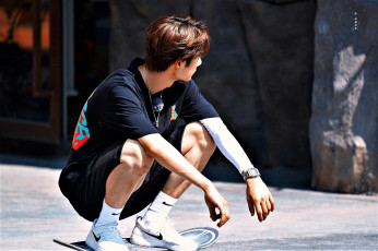 Картинка мужчины wang+yi+bo актер скейт