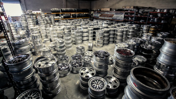 Картинка автомобили диски склад