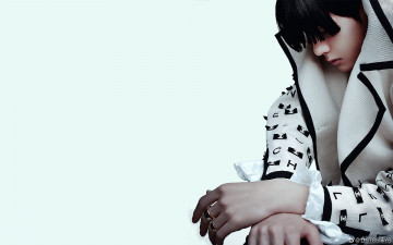 Картинка мужчины wang+yi+bo актер куртка кольца воротник