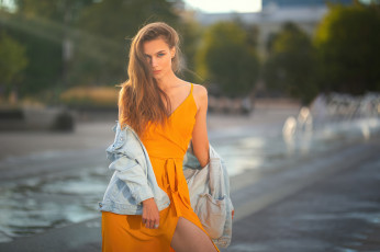 Картинка девушки -+брюнетки +шатенки девушка руки желтое платье by dmitry sn екатерина клат