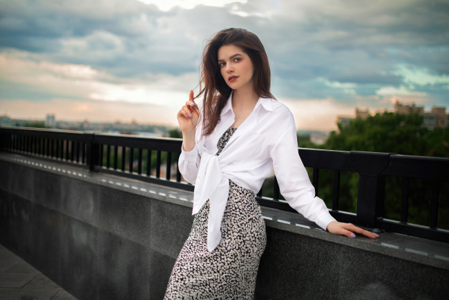 Обои картинки фото девушки, - брюнетки,  шатенки, волосы, девушка, рубашка, платье