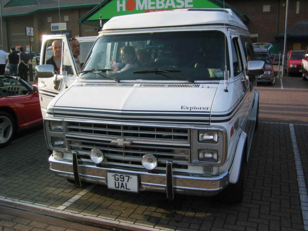 Обои картинки фото chevy, автомобили, выставки, уличные, фото