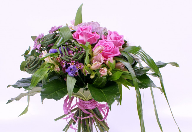 Обои картинки фото цветы, букеты, композиции, розы, альстромерия, хризантемы, листья