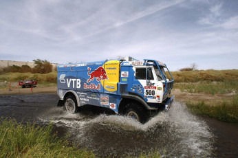 Картинка спорт авторалли синий rally камаз дакар dakar red bull вода брызги