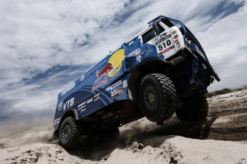 Картинка спорт авторалли камаз dakar rally небо облака red bull бездорожье