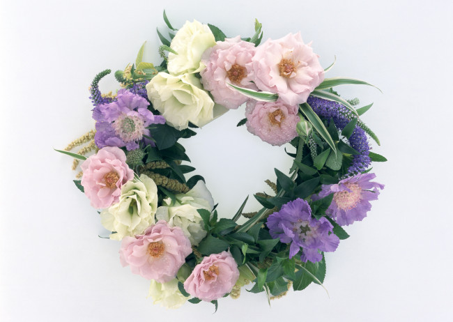 Обои картинки фото цветы, букеты, композиции, листья, венок