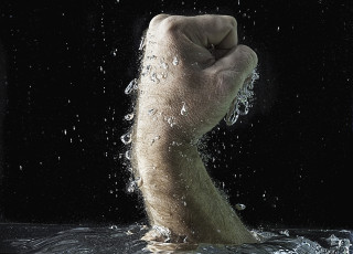 Картинка разное руки вода кулак