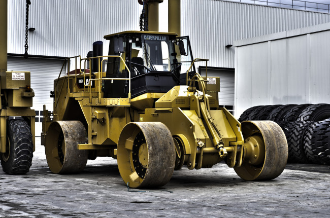 Обои картинки фото техника, тракторы, площадка, агрегат