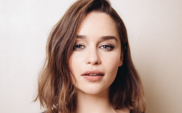 Картинка девушки emilia+clarke взгляд