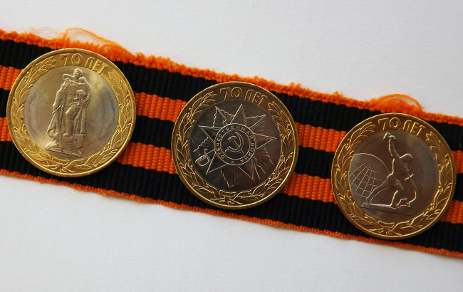 Обои картинки фото разное, золото,  купюры,  монеты, монеты