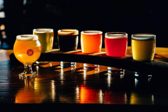 Картинка еда напитки +пиво ассорти пена бокалы пиво