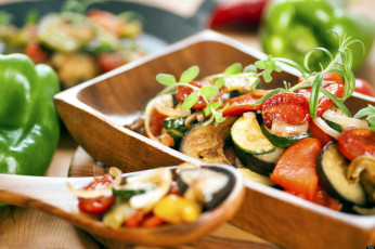 Картинка еда салаты +закуски салат овощной розмарин томаты помидоры