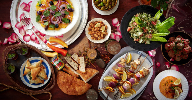 Обои картинки фото еда, разное, оливки, тефтели, пирожки, шашлык