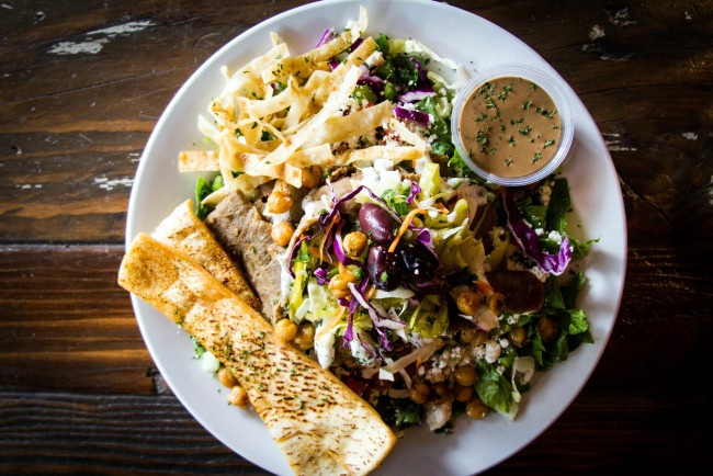 Обои картинки фото еда, салаты,  закуски, нут, салат, овощи, соус