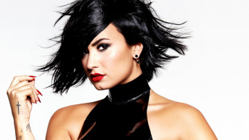 Картинка девушки demi+lovato тату