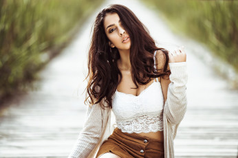 Картинка девушки -+брюнетки +шатенки девушка взгляд белое белье брюнетка