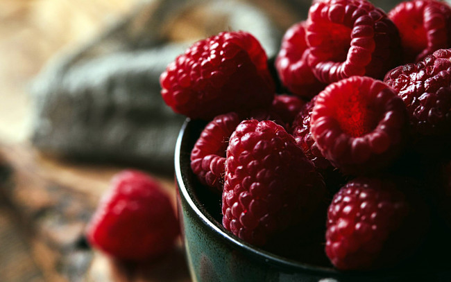 Обои картинки фото еда, малина, спелая, ягоды