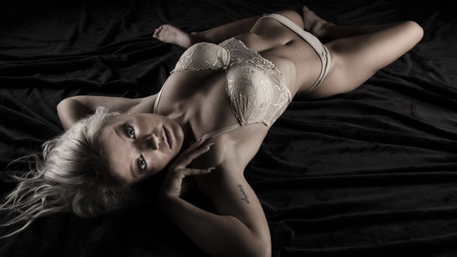 Обои картинки фото девушка - girl, девушки, - блондинки,  светловолосые, девушка, блондинка, сексуальная, милая, модель, красивая, супер, сладкая, лапочка, симпатичная, классная, нежная, идеальная, няша, яркая, игривая, великолепная, обаятельная, жгучая, спокойная, удивительная