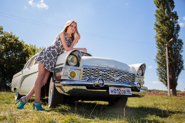 Обои картинки фото газ- 13 чайка, автомобили, -авто с девушками, газ-, 13, чайка, автомобиль, ретро, классика, девушка, модель