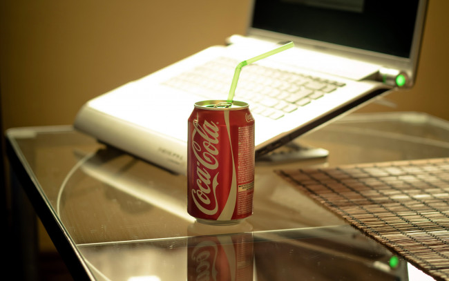 Обои картинки фото бренды, coca-cola, напиток