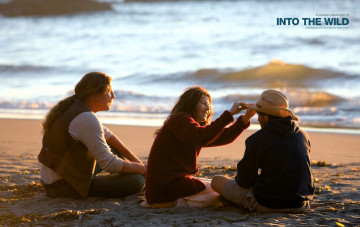 обоя кино фильмы, into the wild, люди, море, берег, песок