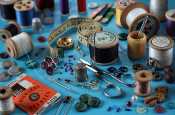 Картинка разное ремесла поделки рукоделие наперсток нитки пуговицы ножницы