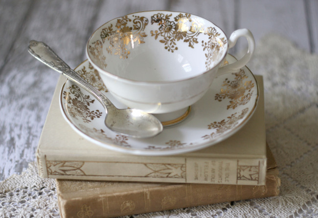 Обои картинки фото разное, посуда, столовые, приборы, кухонная, утварь, книги, чашка