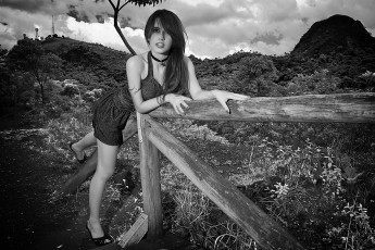 Картинка девушки -unsort+ Черно-белые+обои деревья