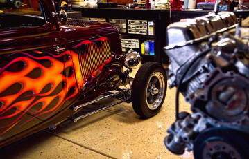 Картинка ford+coupe+1933+hot-rod автомобили фрагменты+автомобиля форд coupe ford колесо мотор гараж купе 1933 хот-род hot-rod огонь пламя