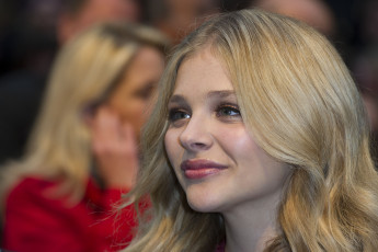 Картинка девушки chloe+grace+moretz актриса блондинка улыбка лицо