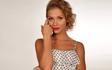 Картинка девушки кристина+асмус актриса блондинка улыбка родинка сарафан